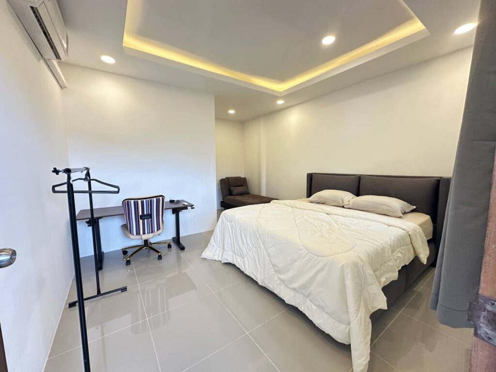 Denz CoWorking WorkStay Room Cafe Resort Patong Kathu Phuket